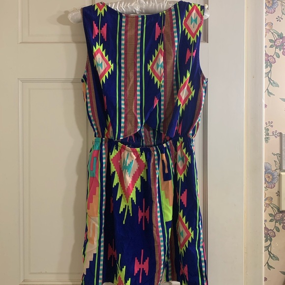 Cute dress! - Picture 2 of 3